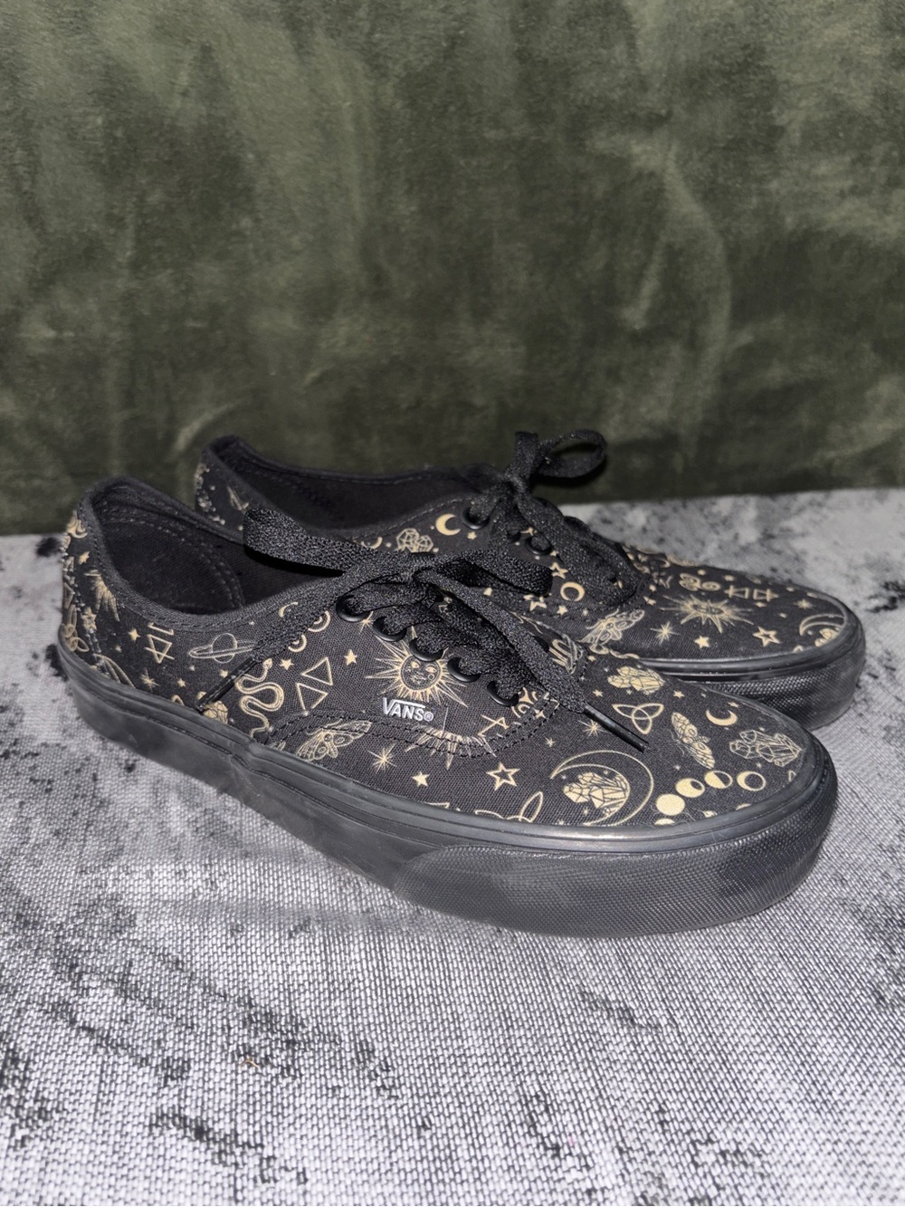 Vans Witchy Vibes Black and Gold Celestial Sneakers Women’s 8 Men’s 6.5